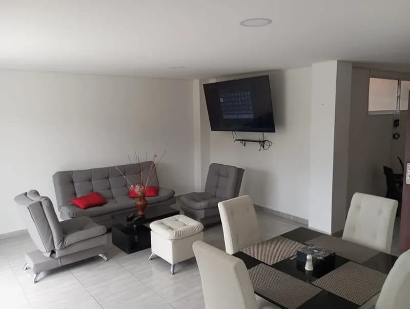 🏡SE VENDE  CASA EXCLUSIVA EN GUATAPÉ | VISTA ÚNICA AL LAGO Y EL PEÑÓN 2