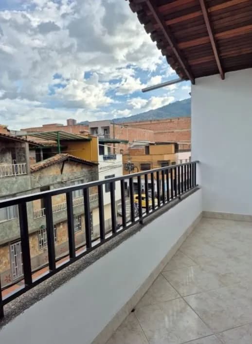 🏡SE VENDE HERMOSA CASA — BELLO · PRADO